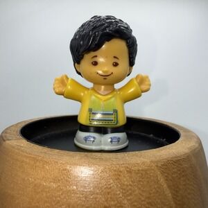 Fisher Price Little People Big Helpers Family Mom Dad Baby Asian Dad Figure part